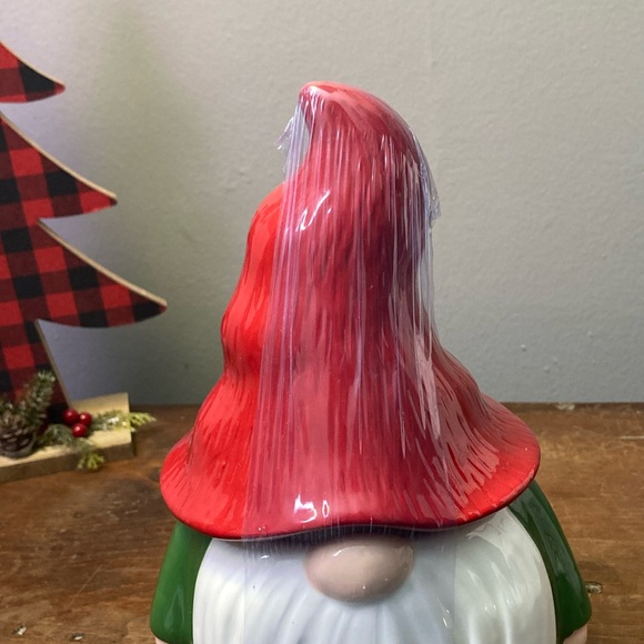 NWT- 10-1/2”- Adorable Red & Green Ceramic Holiday Gnome Cookie Jar Decoration - Picture 4 of 17